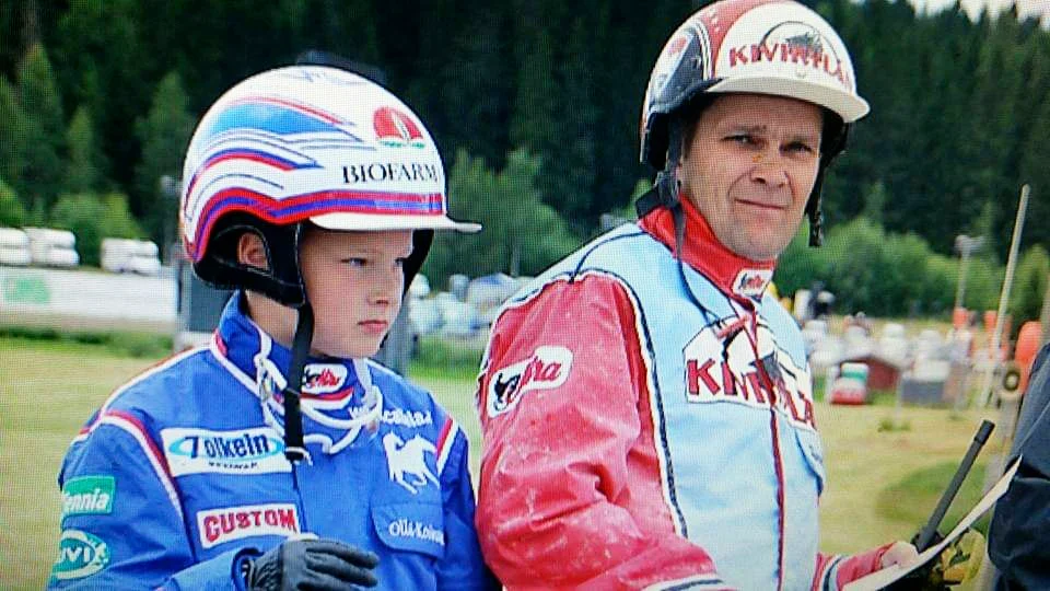 Olli ja isä Jokimaalla Suur-Hollola-raveissa vuonna 2009.