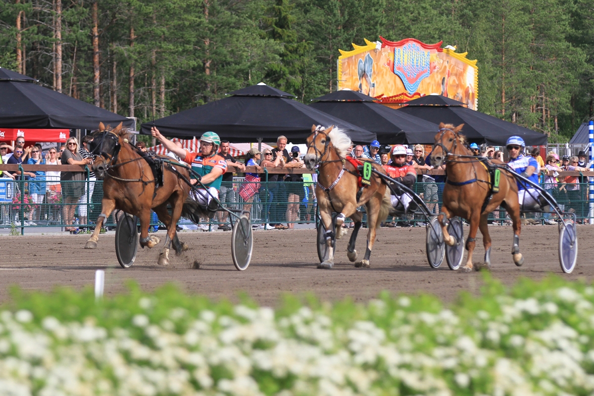 Hetviina kaunisteli ennätystään Nordic Queenissa - kuningas Evartti palasi voittajakehään