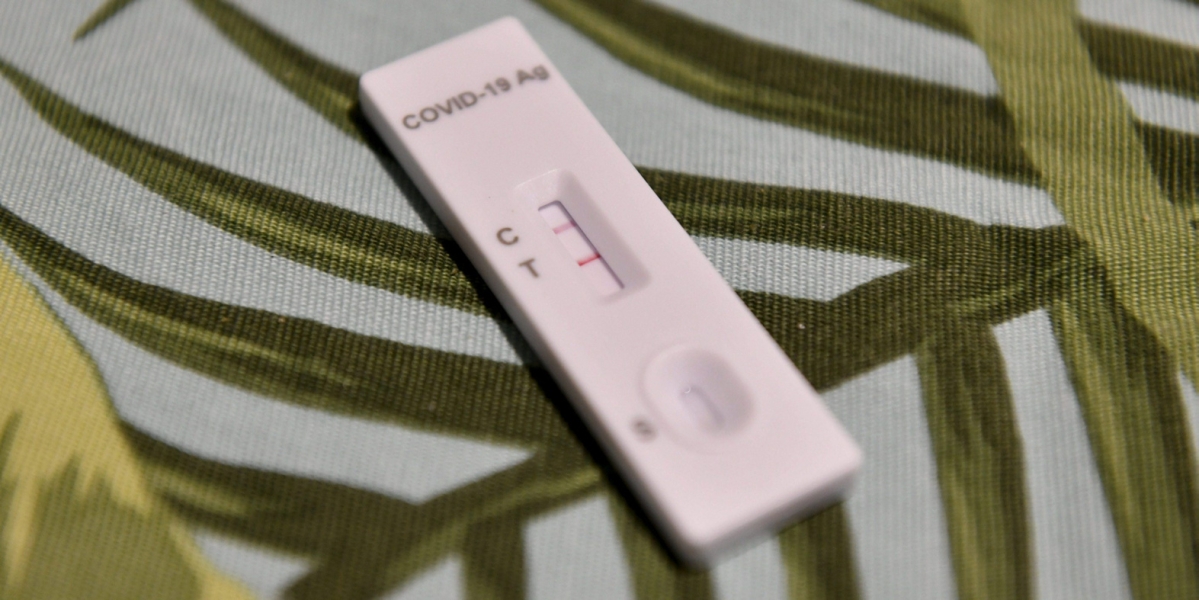 Positiivinen testitulos koronaviruksen kotitestissä Espoossa 11. tammikuuta.