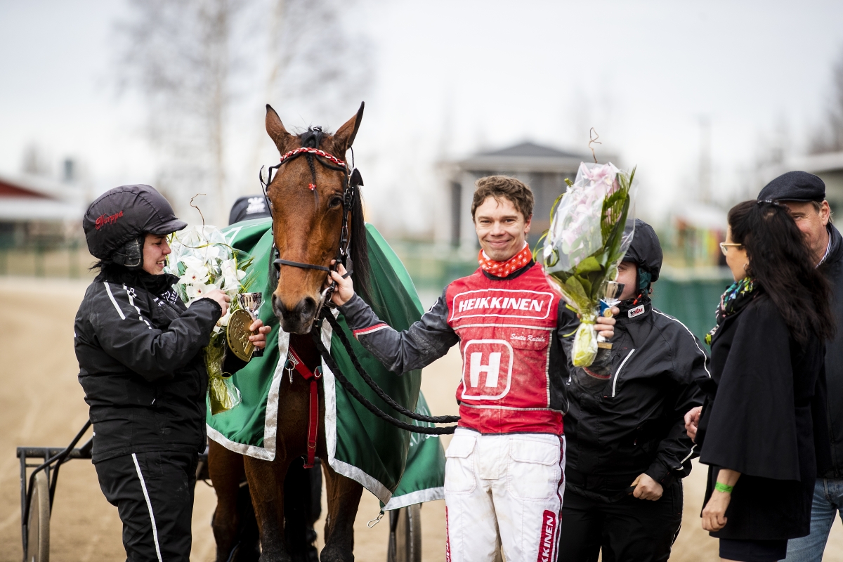 Willow Pride ja Santtu Raitala juhlivat Seinäjoki Racessa: "Kun hevonen näki vapaan radan, se lähti menemään"
