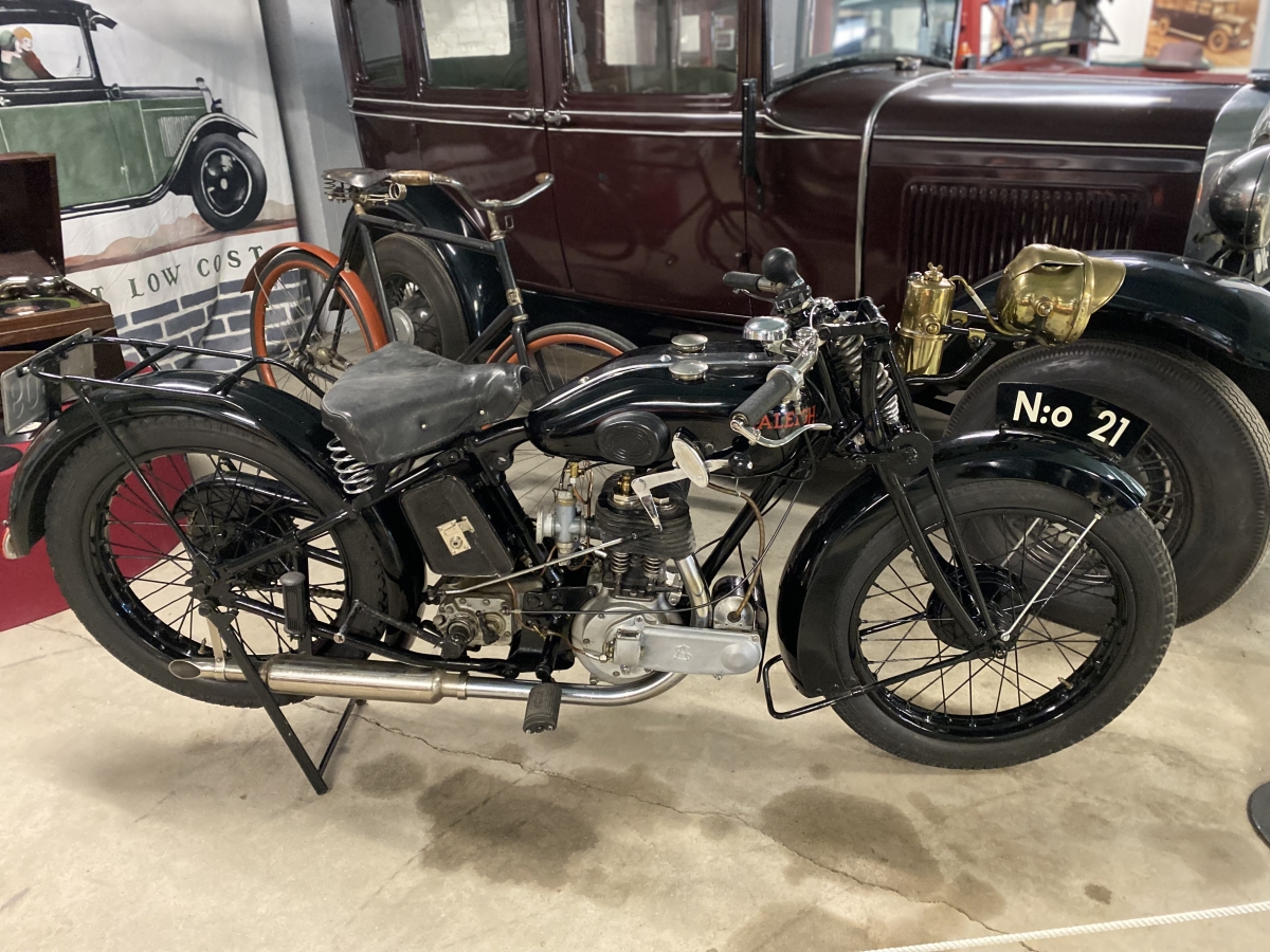 Vaasan auto- ja moottorimuseon ajoneuvot ovat lainassa alueen veteraaniautoharrastajilta. Museon uusi tulokas on vanha moottoripyörä vuodelta 1928, joka haettiin näytteille Ylihärmästä.