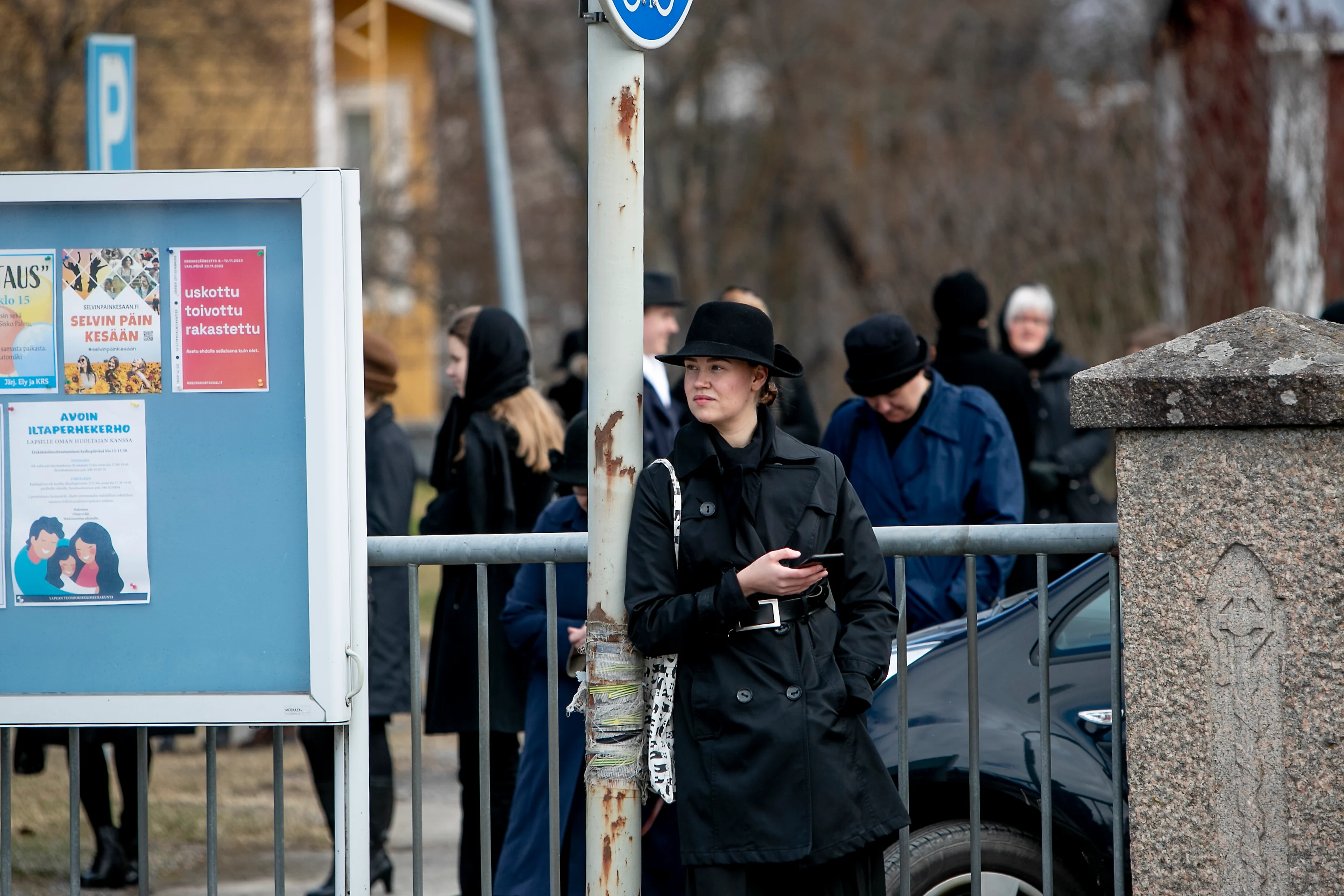 Lapualaislähtöinen Mari Mäki-Fränti käytti kuvauksissa mummon vanhoja vaatteita.