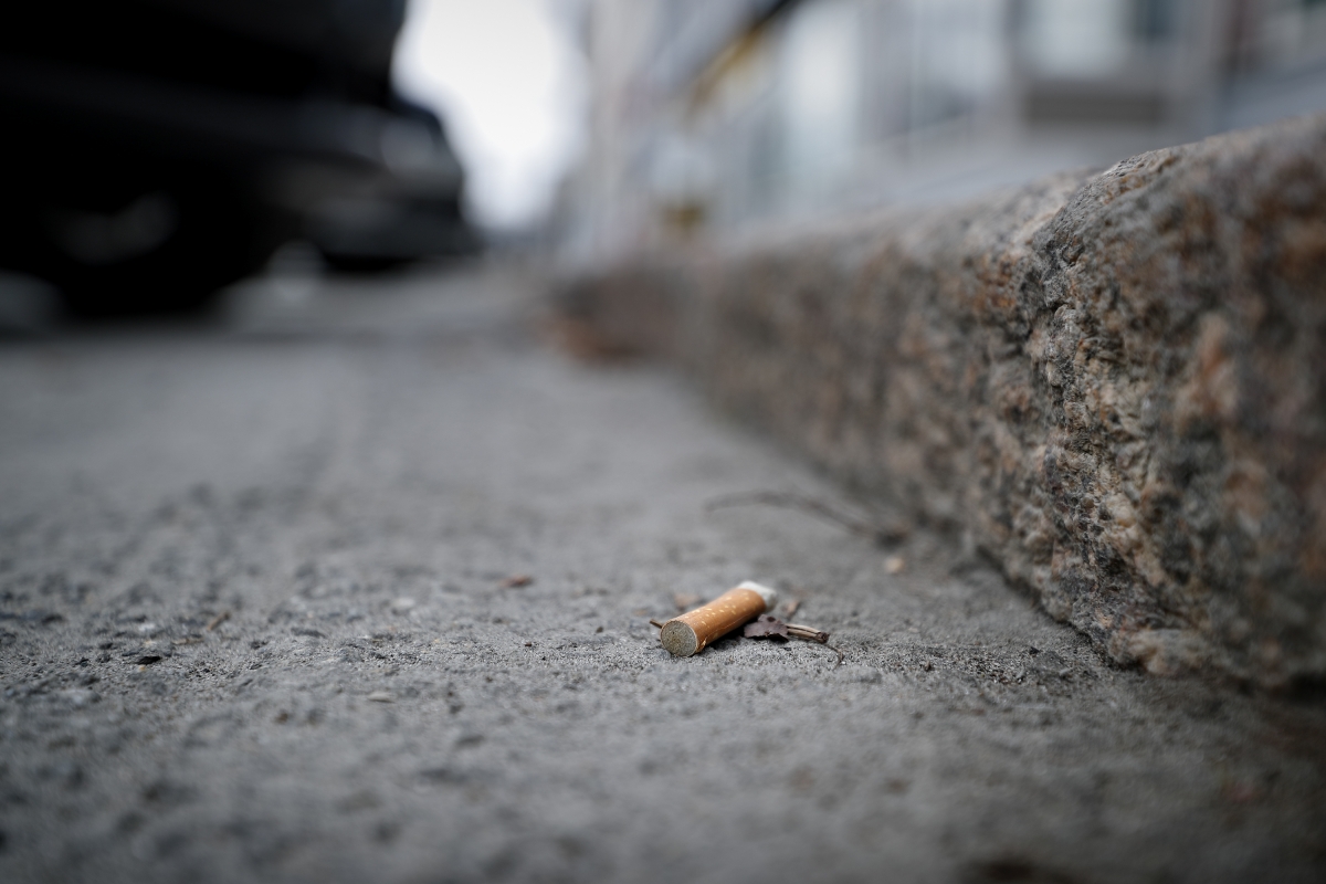 Tupakkalaki kiristyy vappuna – lue tämä, niin tiedät, missä kaikille tutuissa paikoissa ei enää saa sauhutella 