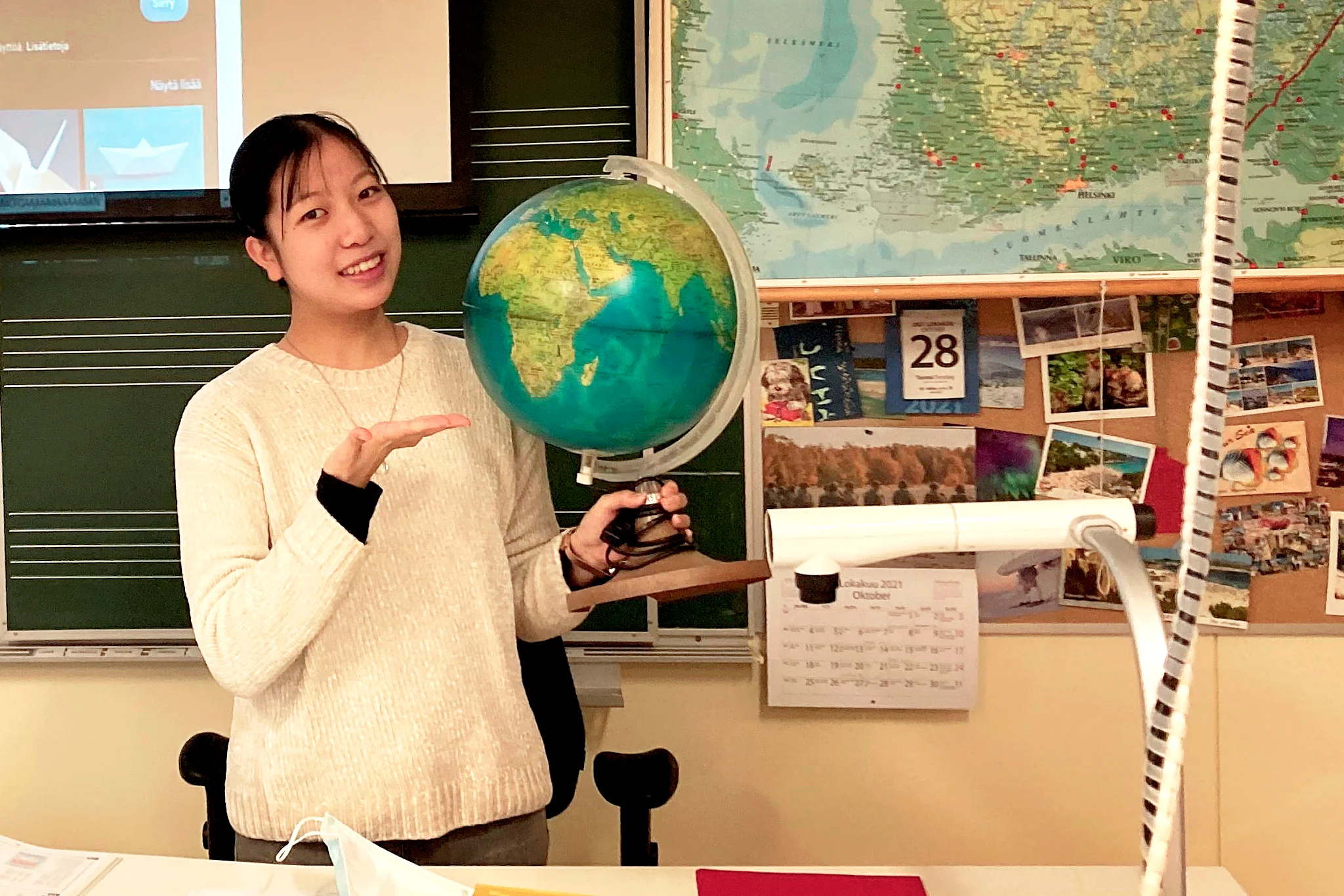 Mana Yasuda on pitänyt esitelmän kotimaastaan Ilmajoen lukiossa. Hän tuli vaihtoon Ilmajoelle miljoonakaupunki Tokiosta. Lakeuksilla viihtyvä Yasuda haluaa kiittää opettajiaan ja Suomen perheitään hyvästä huolenpidosta.