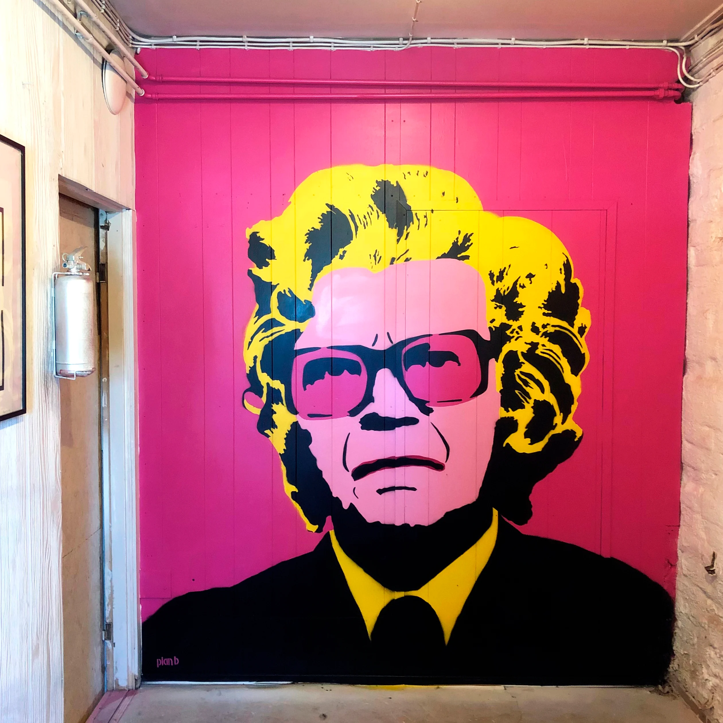 Kaksi ikonista kuvaa yhdistettynä: Kekkonen ja Andy Warholin tunnetuksi tekemä Marilyn-hahmo.