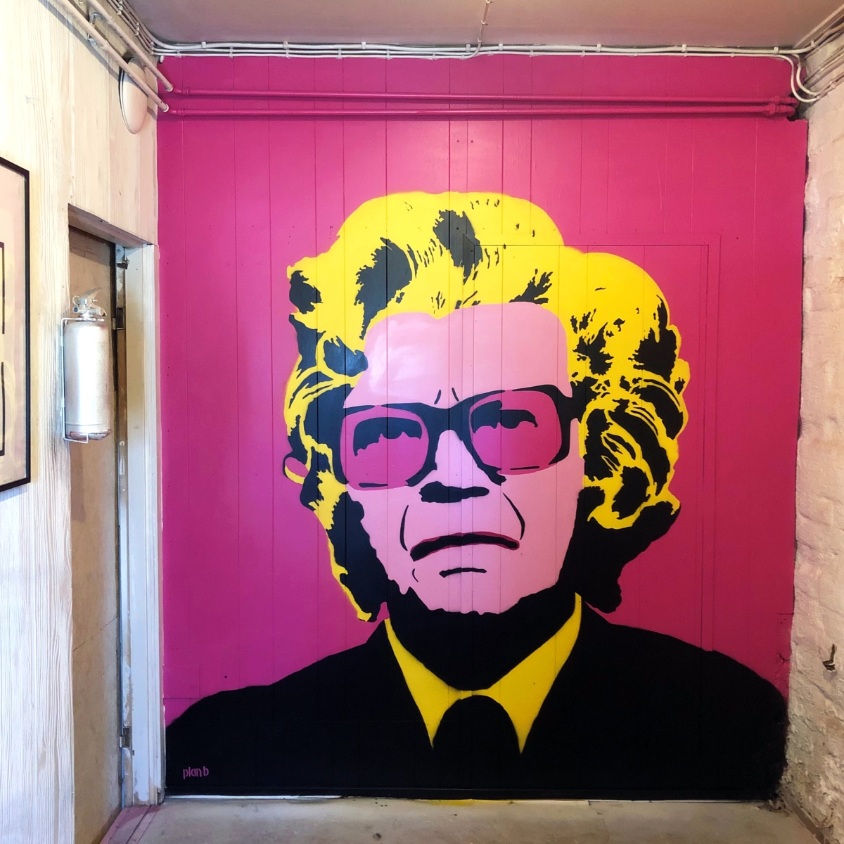 Kaksi ikonista kuvaa yhdistettynä: Kekkonen ja Andy Warholin tunnetuksi tekemä Marilyn-hahmo.