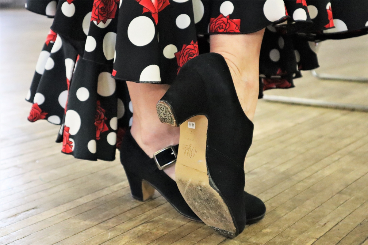 Flamencokenkien kärjissä ja koroissa on nauloja, jotka voimistavat koputusten ääntä.