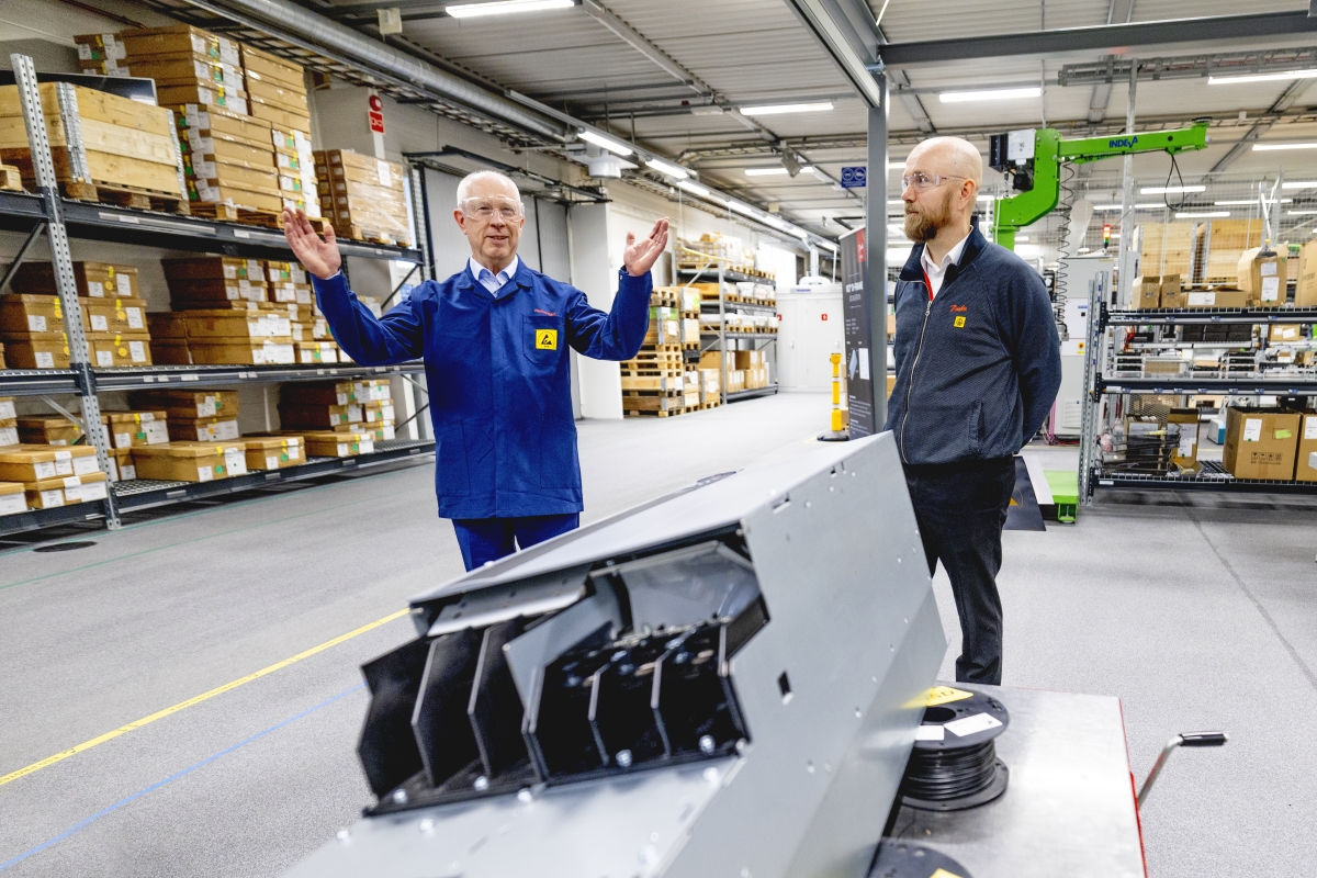 Uusia työpaikkoja ja tuottoa pienestä tilasta – Danfoss avasi uuden tuotantolinjan Vaasan tehtaalla