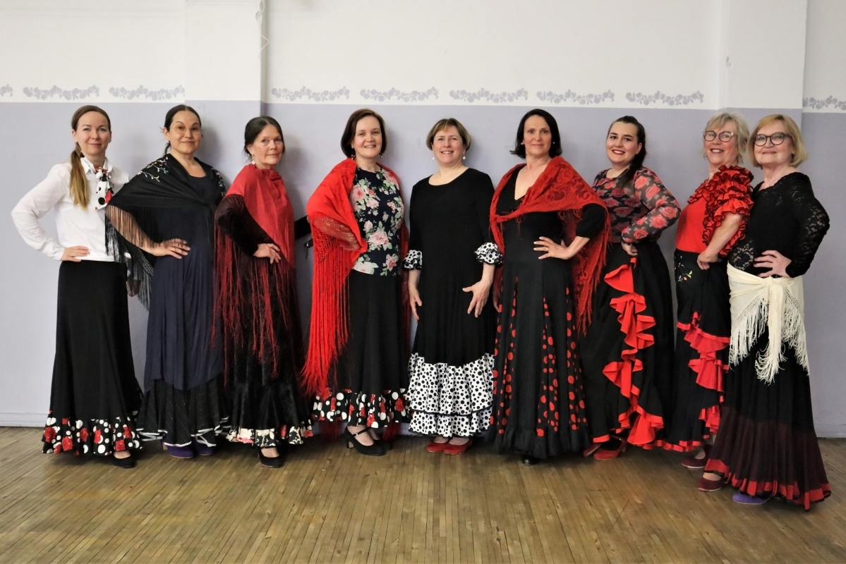 Miia Tiihonen, Ida Helander-Tommila, Anna Ekström, Eeva Kuusisto, Eeva Gräsbeck, Riitta Malkamäki, Julia Niskala, Elisa Rantasalo ja Annikki Rantala tanssivat flamencoa Wasa Flamenco ry:ssä.