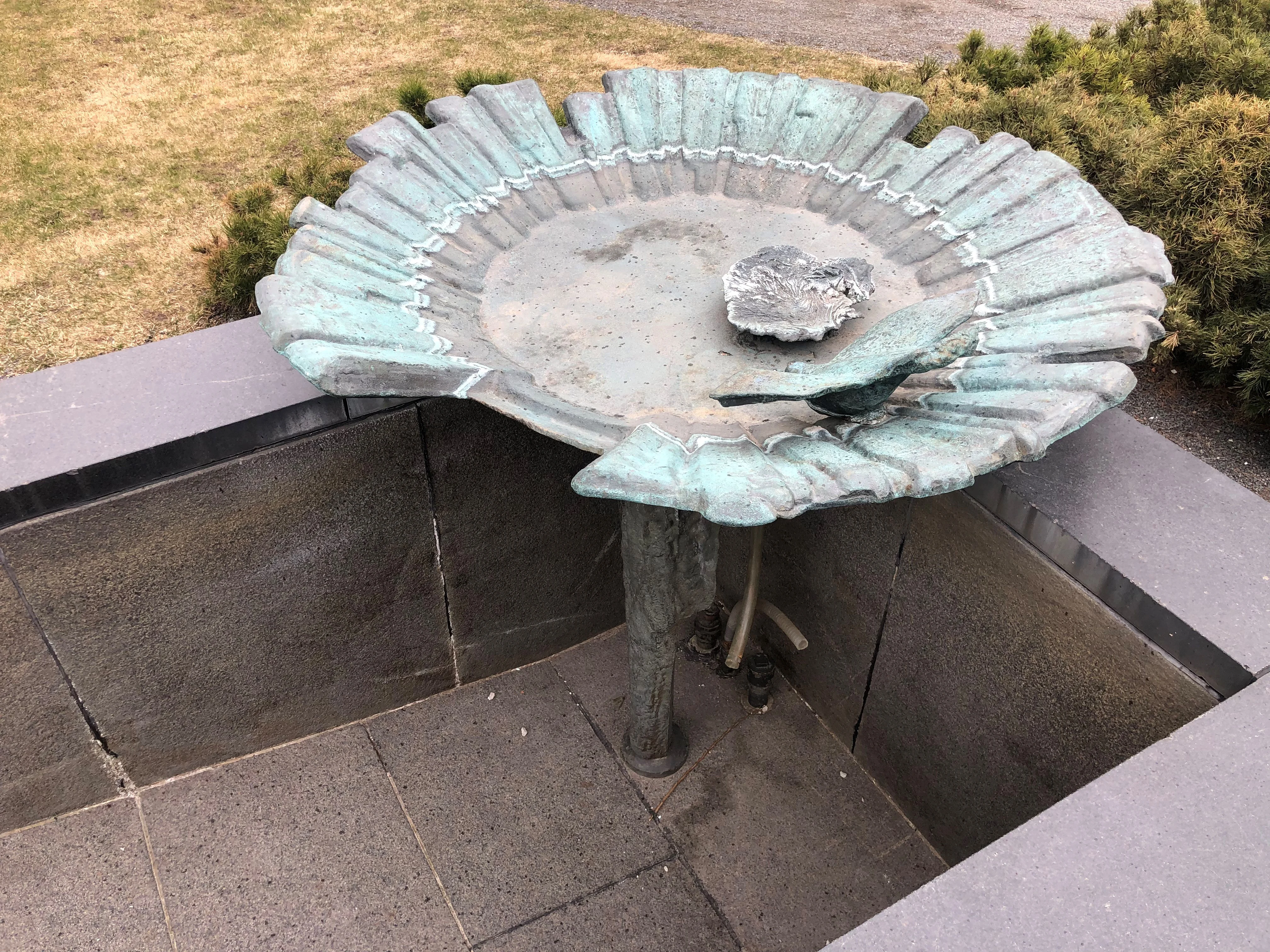 Lakeuden Ristin juurella olevan Elämän lähteellä -teoksen vesi poistetaan talveksi. Vesi alkaa solista uudelleen tällä viikolla.