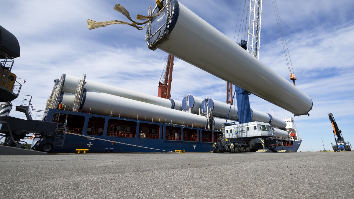 "Vauhti tulee vain kiihtymään" – Tuulivoimatoimitukset työllistävät Vaskiluodon satamassa