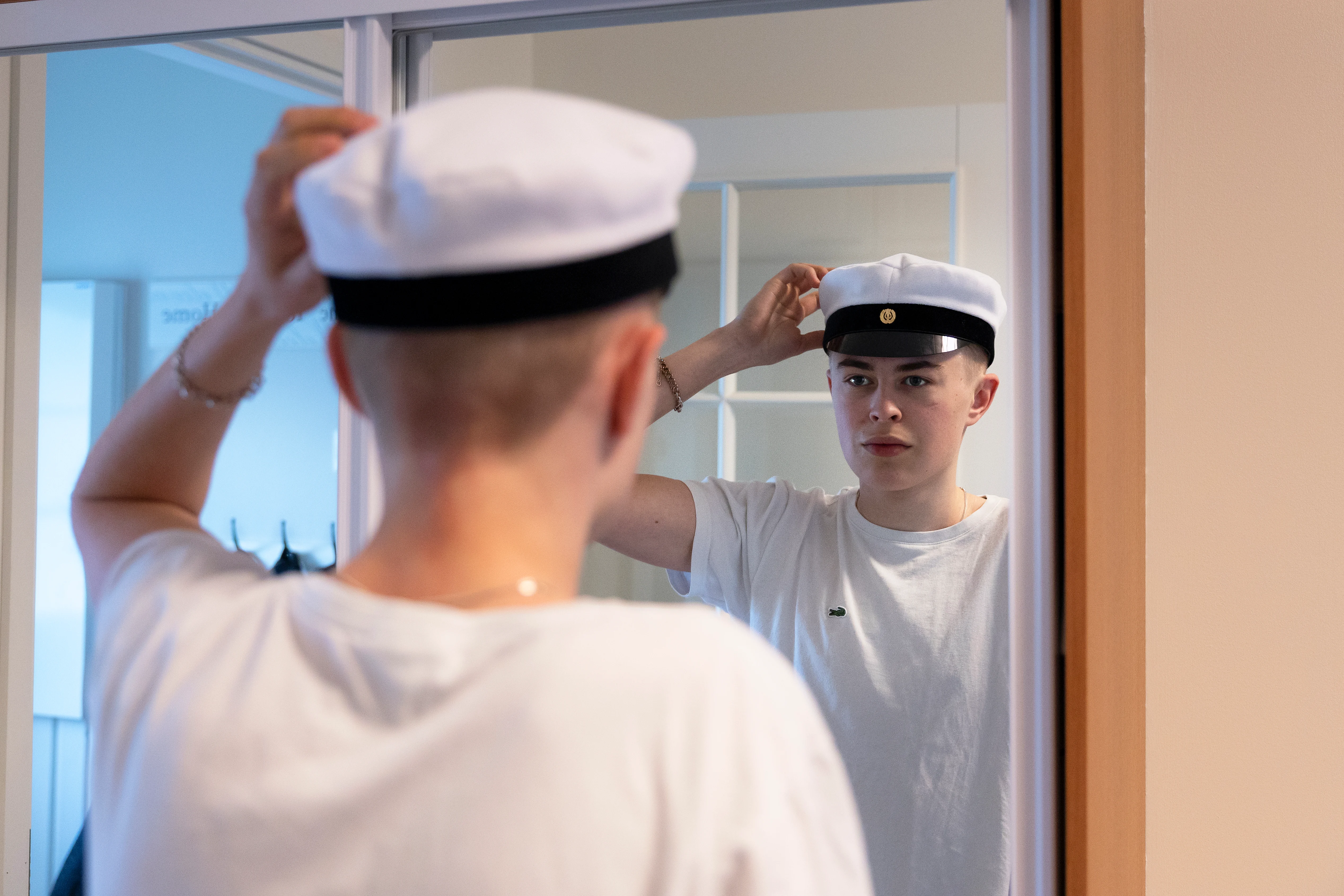Lauantaina lakki päähän - puku täytyy vielä hakea ompelimosta.