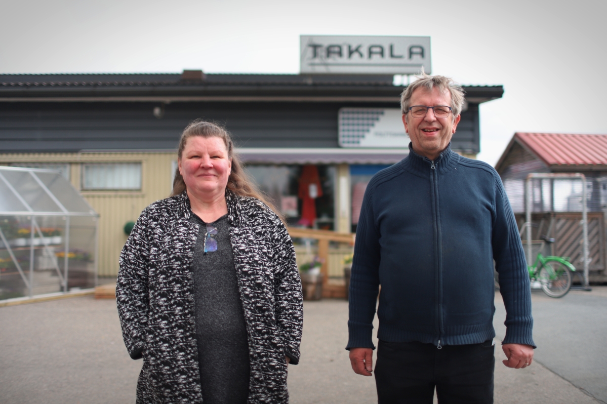 Soinilaiset kauppiaat Maija Takala ja Leo Takala ovat matkan varrella löytäneet asiakkaistaan ystäviä.