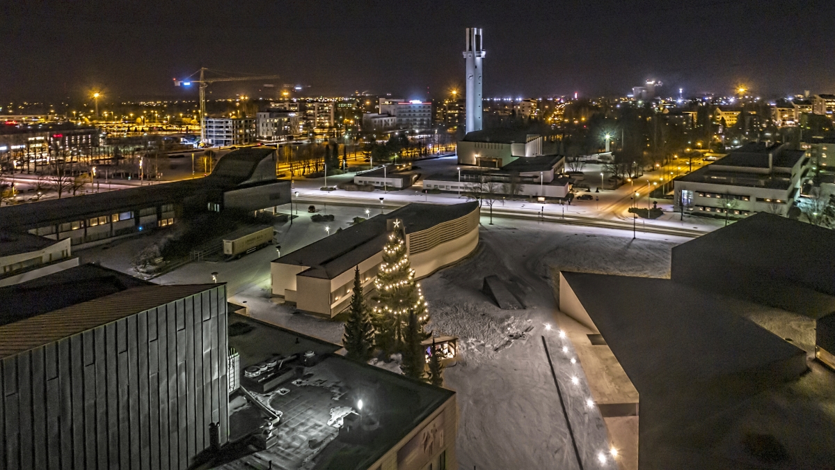 Aalto-keskus on Alvar Aallon suunnittelema hallinto- ja kulttuurikeskus. Aalto-keskus on yksi merkittävimpiä arkkitehtonisia kokonaisuuksia Suomessa. Keskukseen kuuluvat Lakeuden risti, seurakuntakeskus, kaupungintalo, valtionvirastotalo, teatteritalo sekä kaupunginkirjasto-maakuntakirjasto.  