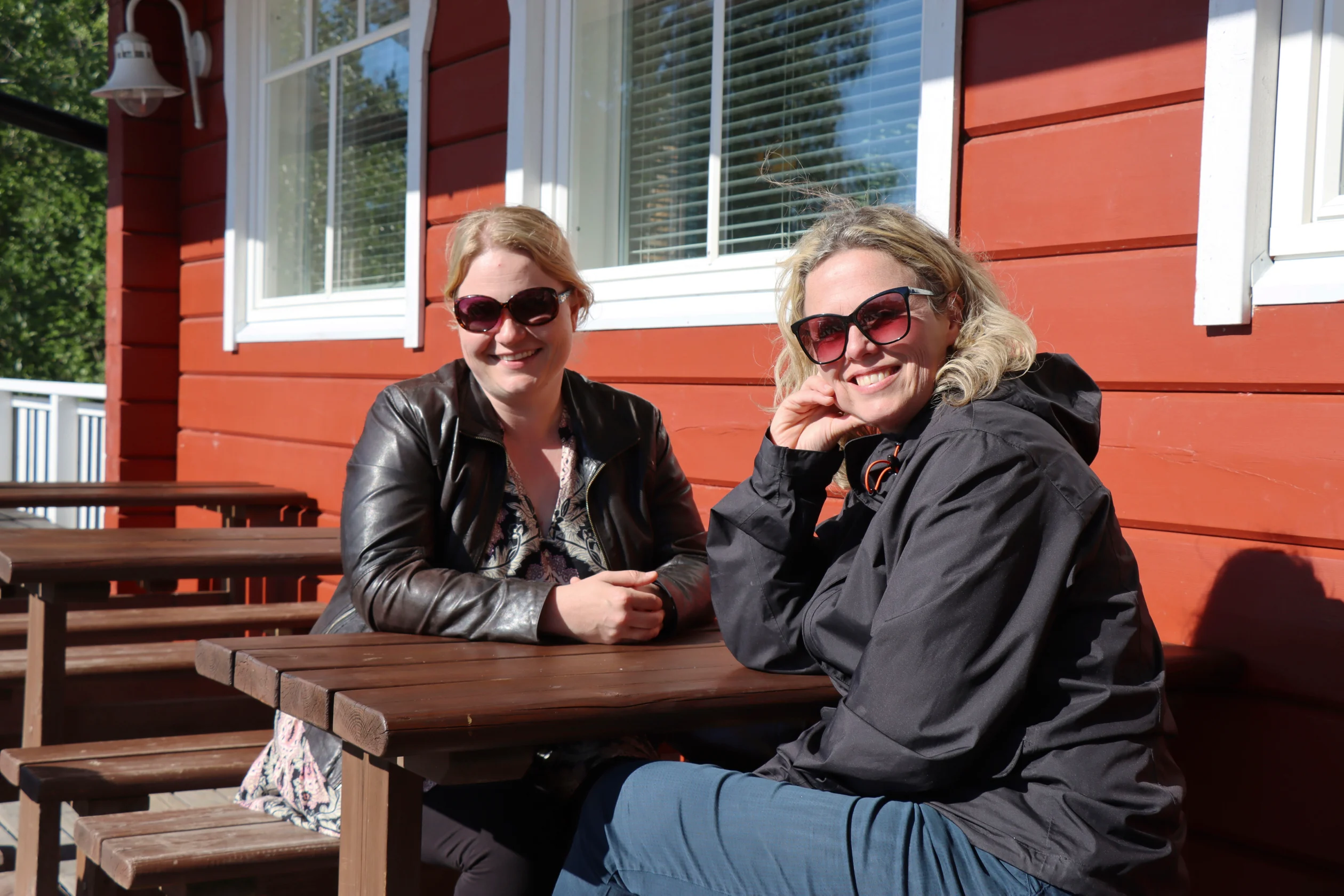 Vaasalainen Satu Puikkonen toi saksalaisen kollegansa Tina Siegertin tutustumaan saaristoon ja Jannen saluunalle lohikeitolle.