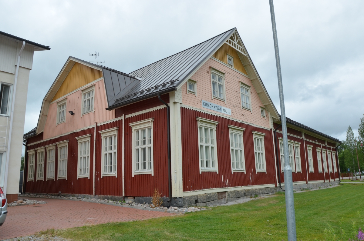 Hirsikoulu saa uuden elämän uudessa paikassa – Kortesjärven vanhaa koulua puretaan siirtoa varten