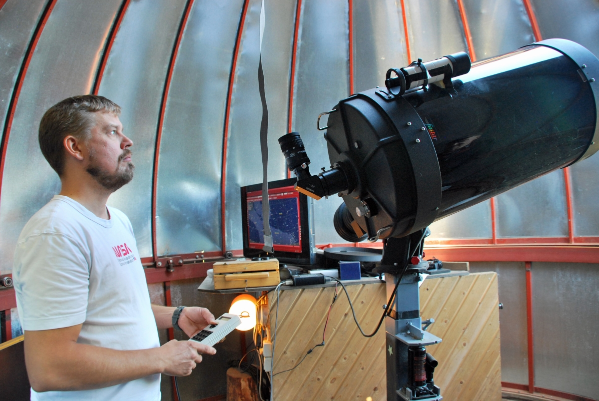 Töysän tähtitorni on paikallisten tähtitieteen harrastajien aarre – "Täällä ei valosaastetta näy"