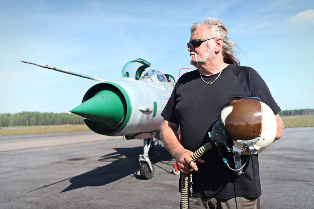 Eeti Kantokoski on omistautunut MiG-harrastaja, joka siirtyi koneiden rakenteluun lentolupakirjojen mennessä vanhaksi.
