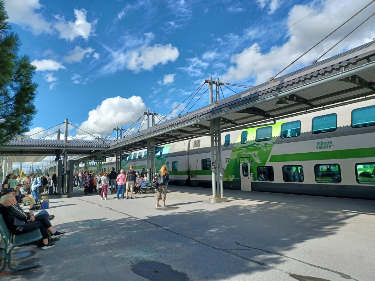 Juna seisoi kolme varttia Seinäjoen asemalla – Myöhästymisen syynä lintuparvi