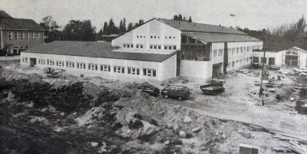 Kasvavaa Jurvaa rakentamassa – suuren osan paikkakunnan keskustasta rakensi 1970–80-luvulla yksi rakennusliike