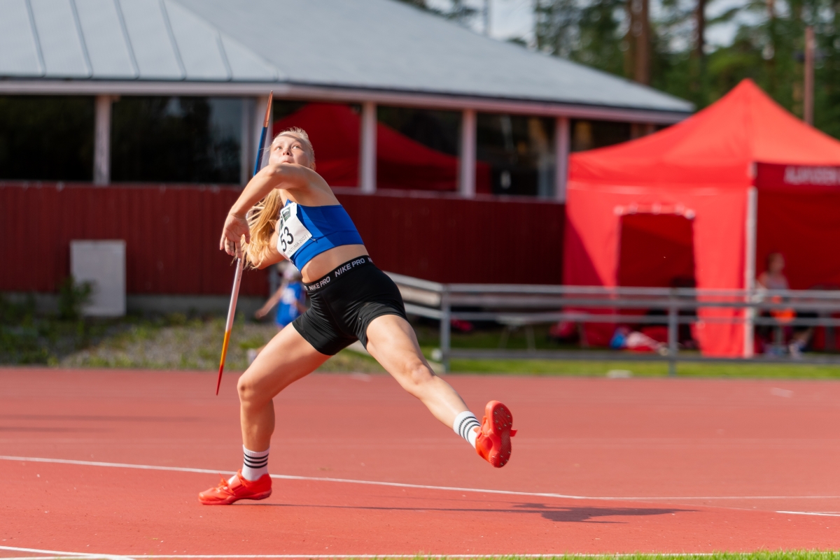 Sara Vuorela nappasi Ankkureille neljännen kultamitalin T15-sarjan keihäässä. 