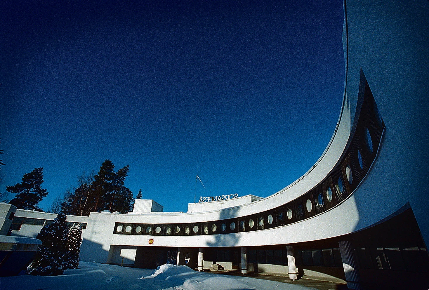 Sorsanpesä on Seinäjoen Törnävän kaupunginosassa oleva hotelli. Pyöreästä ulkomuodostaan tunnetun hotellin rakennutti Rantasipi-ketju vuonna 1971. Hotelli on ollut välillä suljettuna. Välillä nimenä oli Stuertti. Vuonna 2010 kiinteistön ostivat seinäjokelaiset liikemiehet Reima Kuisla ja Jaakko Aukia. He remontoivat hotellia yli miljoonalla eurolla. Hotellin nimi muutettiin alkuperäiseksi. Sorsanpesän huippukautta oli 1980-luku, jolloin sen maanalainen ravintola Prunni oli maakunnan suosituimpien tanssipaikkojen joukossa. Lähivuosina hotellin kylkeen suunnitellaan kylpylää.