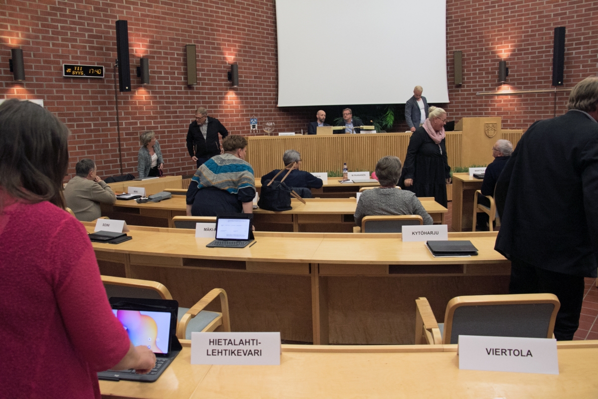 Kauhajoen kaupunginvaltuusto pui Fortum-asioita suljetussa seminaarissa varsinaisen kokouksen jälkeen 
