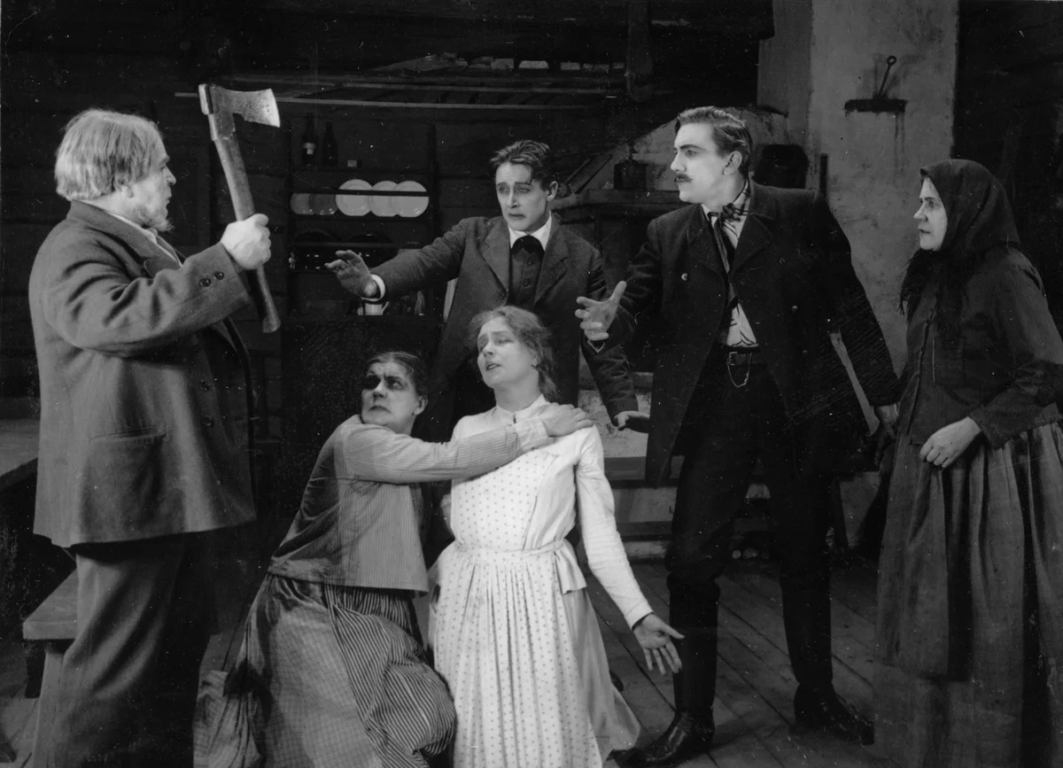 Vuodelta 1922 oleva mykkäfilmi Anna-Liisa saa uuden ulottovuuden elektronimusiikista. Filmi nähdään Lakeuden Ristin pihamaalla.