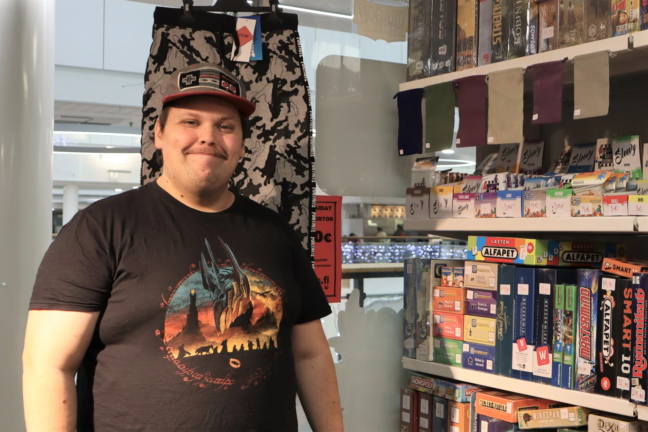 Juuso Suihkosen mukaan Pelimiehen asiakkaat ovat löytäneet liikkeen kiitettävästi.