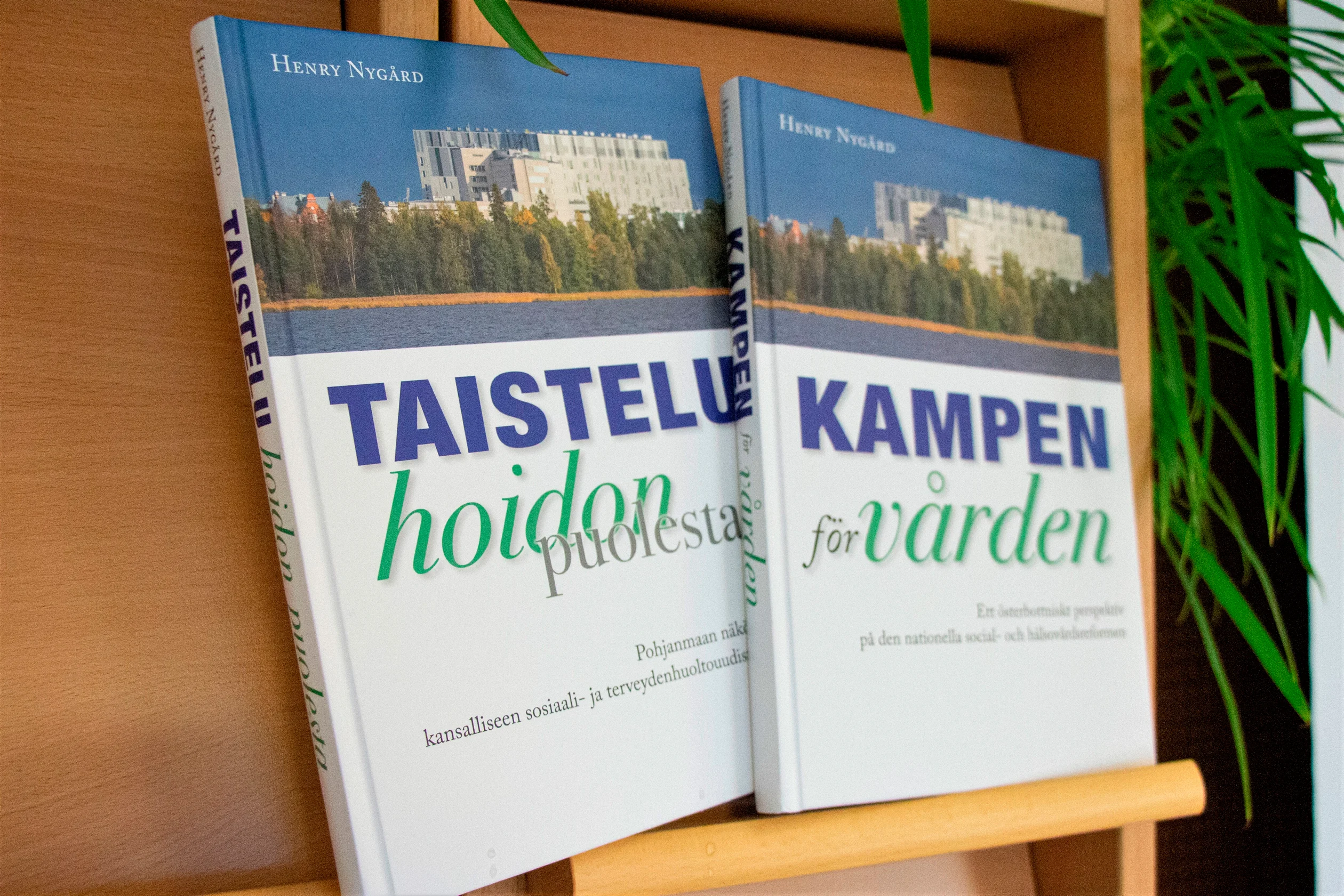 "Runoja on pakko kirjoittaa" – Esittelemme uutuuskirjoja Vaasan seudulta