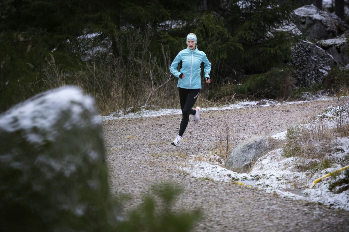 Camilla Richardsson lupautui vuosi sitten ohimennen maratonille ja elää nyt kokonaan uutta juoksu-uraa: "Ei ole helppo pala parisuhteelle eikä arkielämälle"