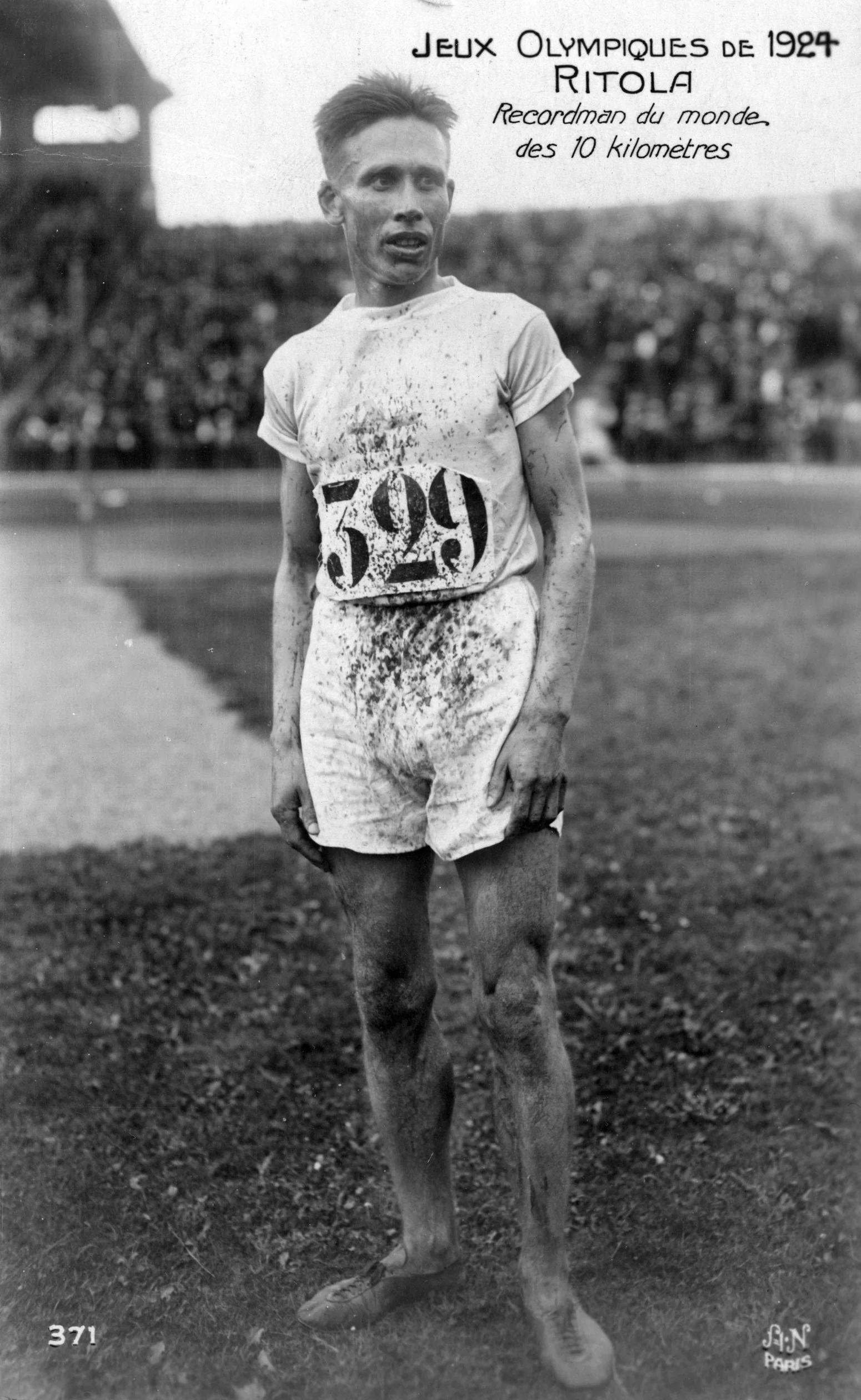 Ville Ritola oli Pariisin vuoden 1924 olympiakisojen 10 000 metrin olympiakultamitalijuoksunsa jälkeen kurainen mies.