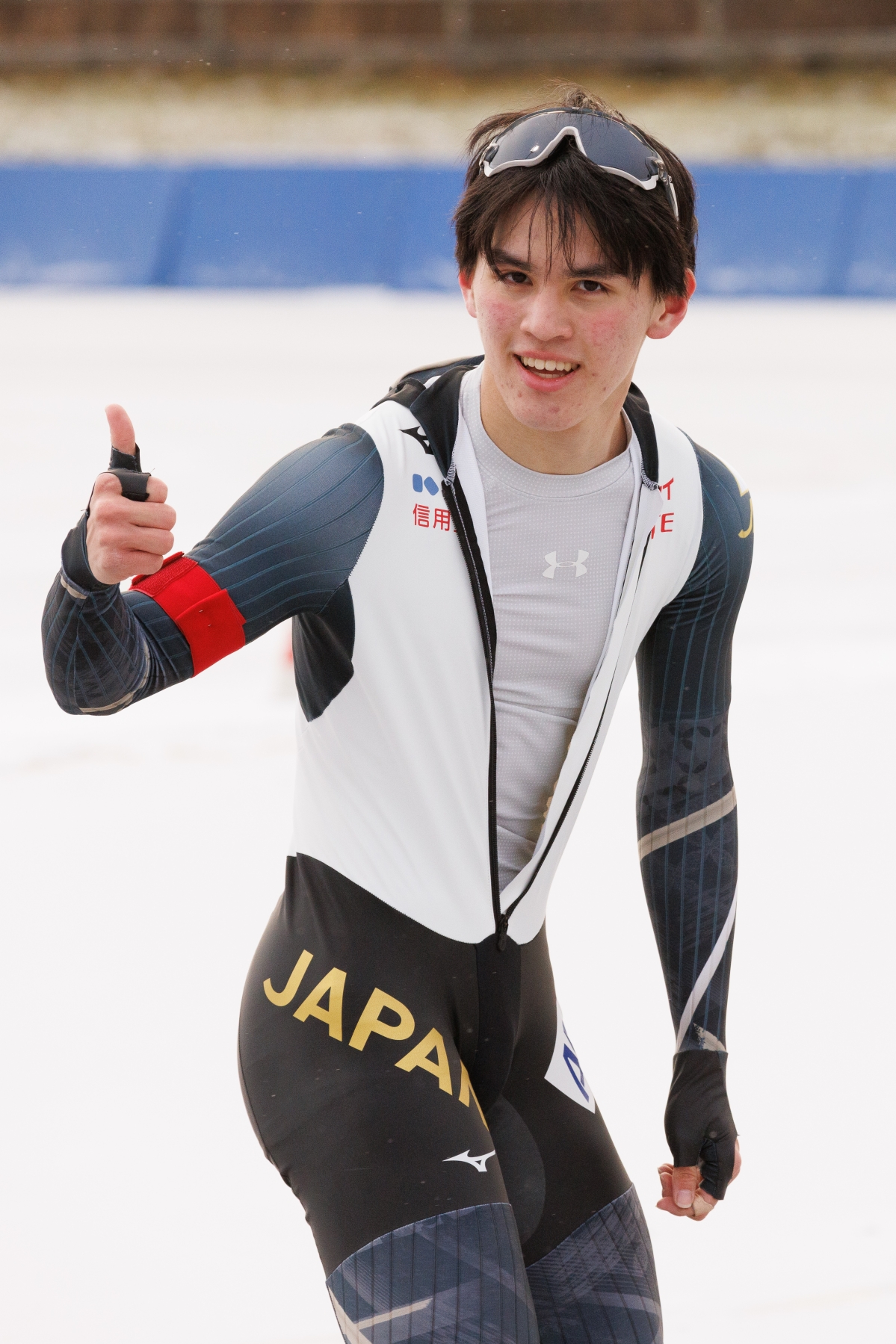 Japanin Issa Gunji tuulettaa napattuaan 1000 metrin rataennätyksen matkan maailmanennätysmieheltä Pekka Koskelalta. Tästä nuorukaisesta kuullaan vielä.