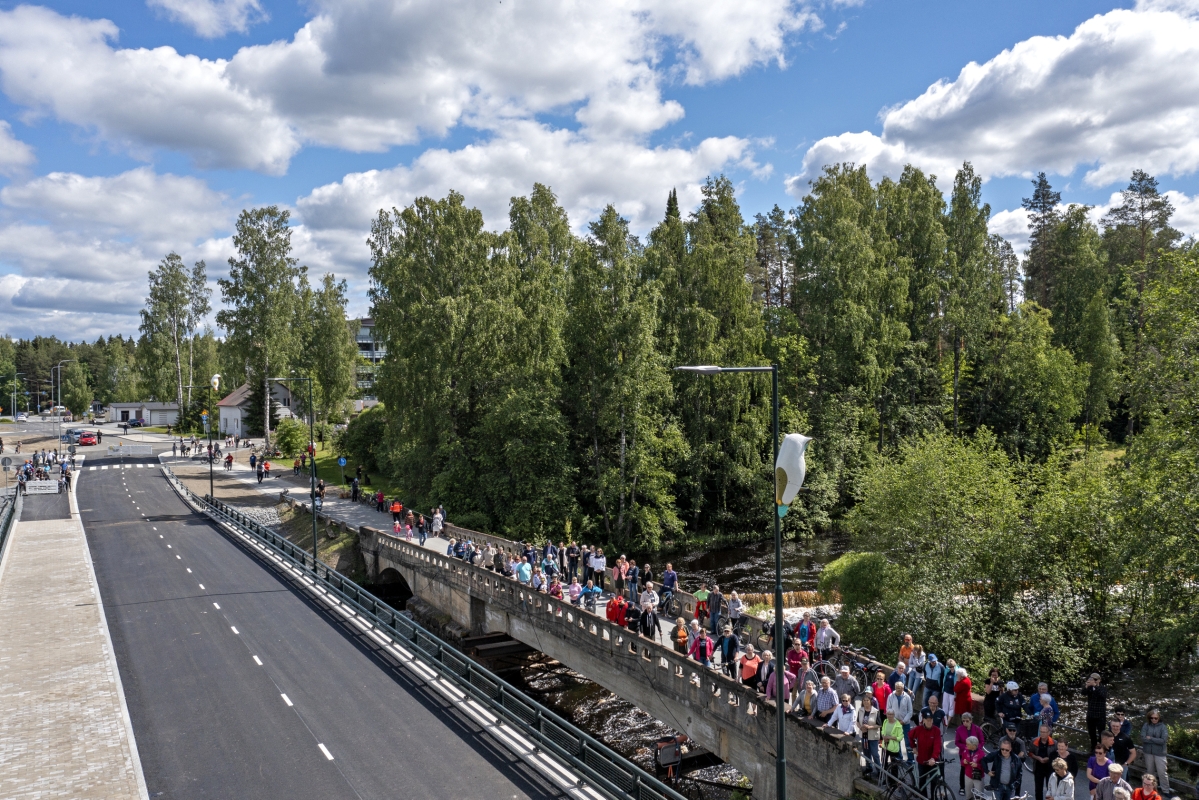 Björkenheimin uusi silta valmistui Törnävälle. Vuonna 1922 rakennettu vanha silta jäi peruskorjauksen jälkeen kevyen liikenteen käyttöön. 
