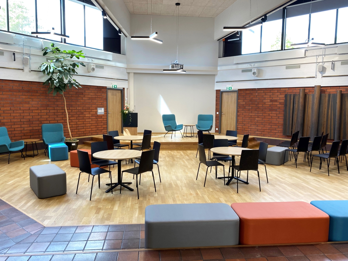Nurmon kirjasto muutti remontoituihin tiloihin entiselle kunnantalolle. Uusista 1600 neliön tiloista löytyvät mm. peli-, kokous- ja opiskelutilat sekä  satapaikkainen Nurmo-sali.