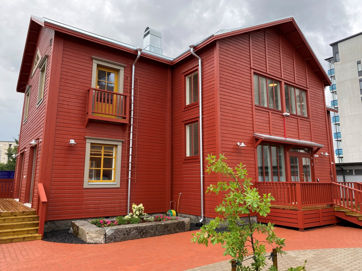 Elokuussa Alman pihapiirissä avattiin täysin remontoitu Pollarin talo. Nykyisin punamullan värinen rakennus on elänyt Seinäjoen tarinaa yli sadan vuoden ajan. Nyt yläkerrassa on kaksi sviittiä ja alakerrassa kaksi kokoustilaa. Talon arkkitehtisuunnittelu on Anne Kaivo-ojan käsialaa. 