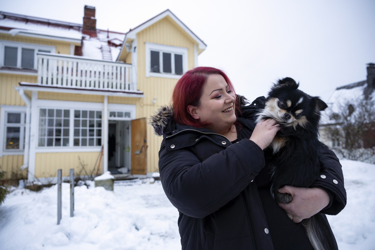 Emilia Hautala asuu yhdessä poikansa ja Tassu-koiransa kanssa lapsuuskodissaan Vaasan Hietalahdessa. Talolla on paljon tunnearvoa, mutta nyt Hautala kokee olevansa valmis muuttamaan jonnekin muualle. 