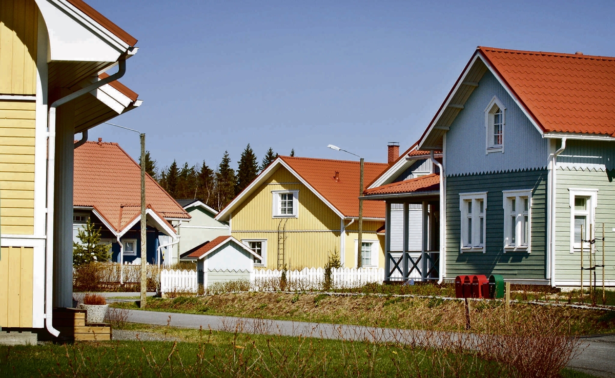 Myös omakotitaloissa asuvat voivat olla vaikeuksissa asumisen maksujen kanssa. Kuvan Pukinjärven talot eivät liity juttuun.