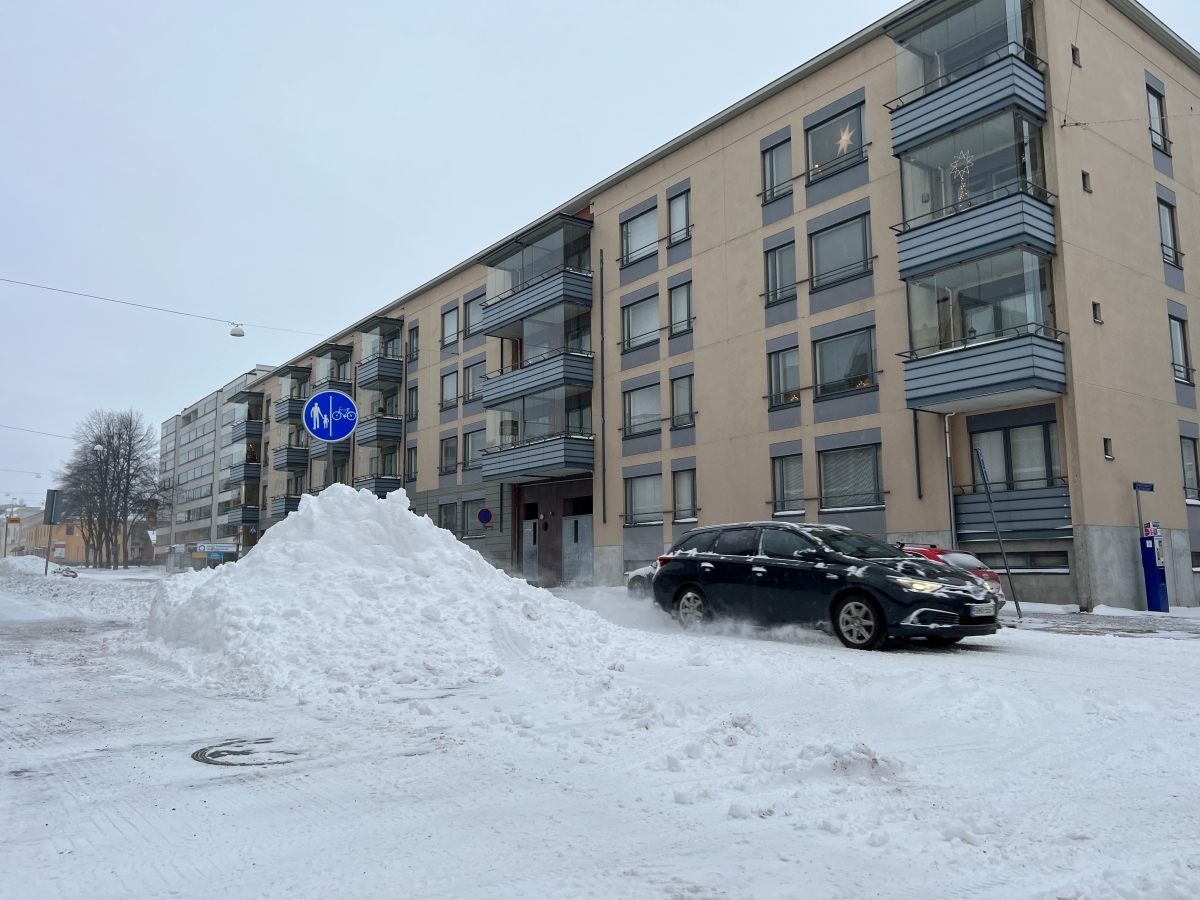 Lumisade lakkasi Vaasassa sunnuntaina puolenpäivän aikaan, kunnes jatkui taas iltapäivällä.