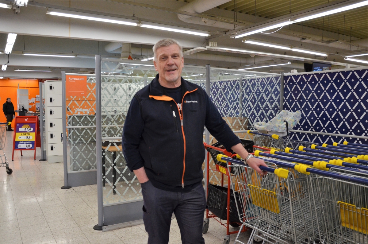 K-Supermarket Kauppatien kauppias Esa Olli on iloinen siitä, että Kauhavalla asiakkaat antavat palautetta suoraan. Seuraavana suunnitelmissa on uusia ostoskärryt, jotka ovat palvelleet jo pitkään.