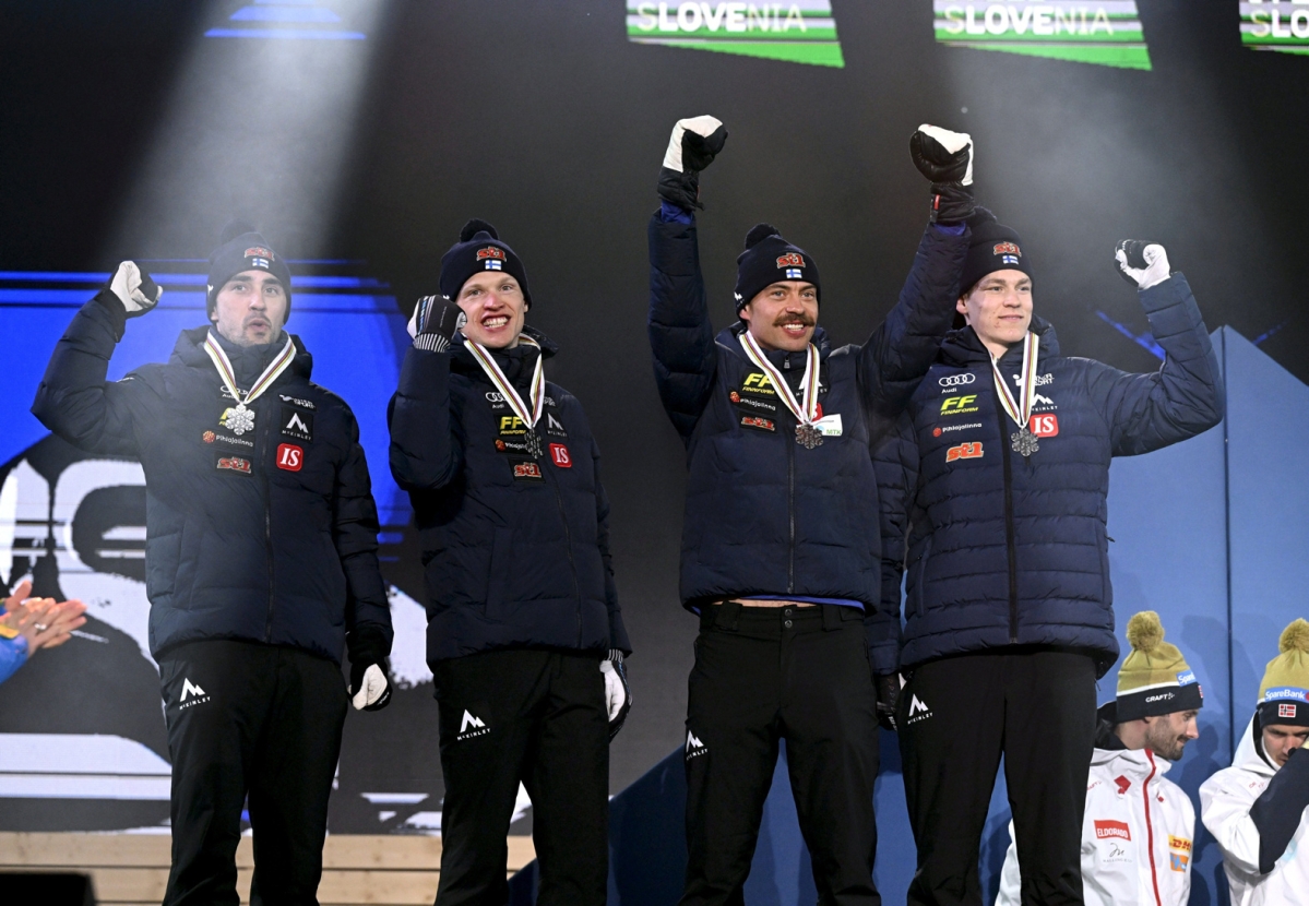 Ristomatti Hakola, Iivo Niskanen, Perttu Hyvärinen ja Niko Anttola hiihtivät Suomelle ensimmäisen miesten viestimitalin 14 vuoteen.
