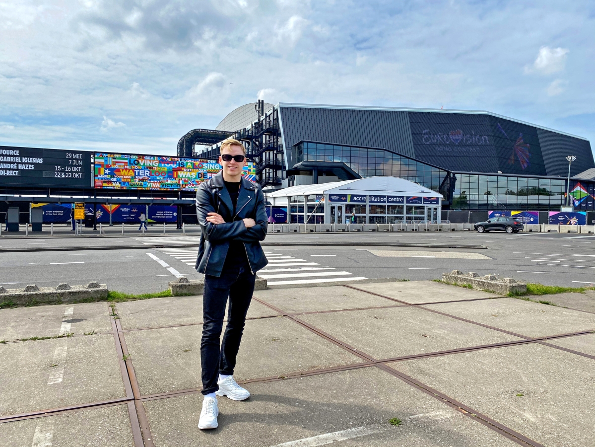 Matti Myllyaho huolehti Euroviisuissa Rotterdamissa 2021, että Blind Channel ehti oikeisiin paikkoihin ajoissa.