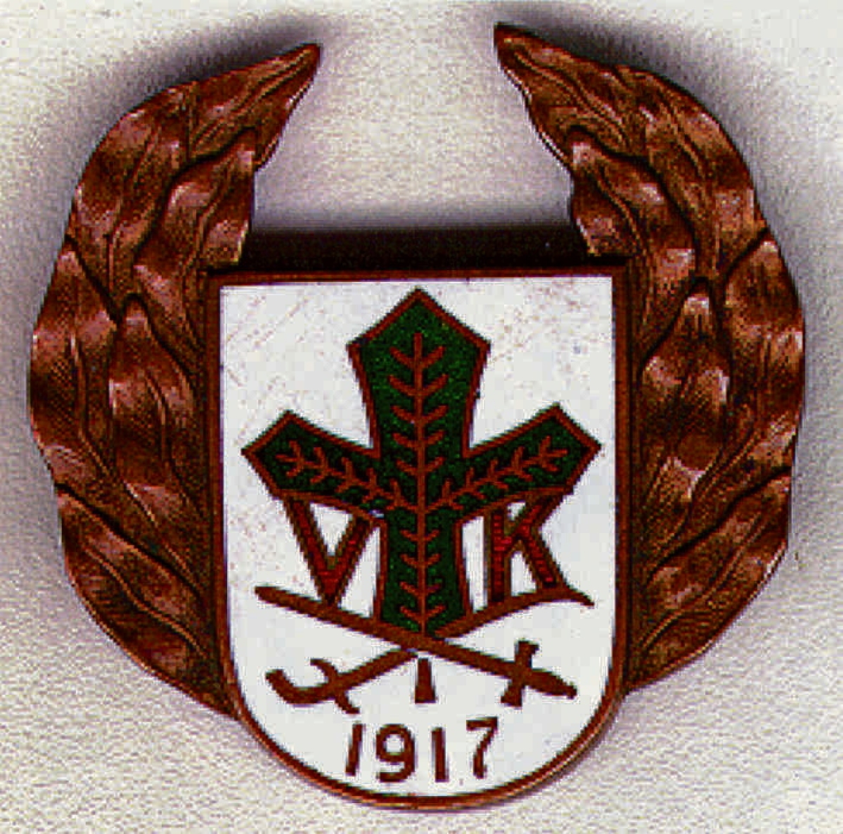 Vimpelin sotakoululla oli oma merkki, jonka suunnittelija oli itse Akseli Gallen-Kallela. 