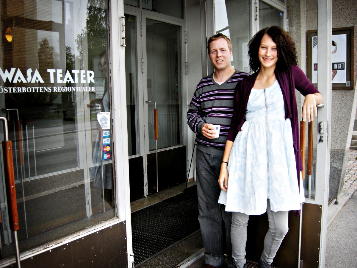 Näyttelijät Johan Aspelin ja Sofie Lybäck vaihtoivat molemmat Vaasan kaupunginteatterista Wasa Teateriin syksyllä 2010. Arkistokuva.
