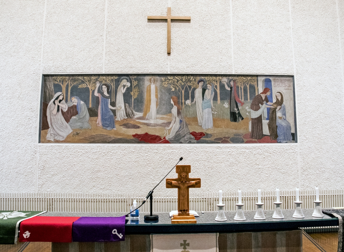 Tove Jansson maalasi kesän ja syksyn aikana 1953 Teuvan kirkon alttaritaulun. Taulu on nimeltään Kymmenen neitsyttä ja sen aihe on Raamatusta Matteuksen evankeliumista. Taulu on maalattu kirkon seinään suoraan.