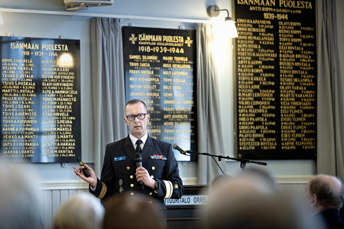 Merivoimien komentaja Jori Harju sanoo, että Natoon liittymisen jälkeenkin Puolustusvoimien päätehtävänä säilyy Suomen puolustaminen. Muita tehtäviä kehitetään päätehtävälle alisteisina.