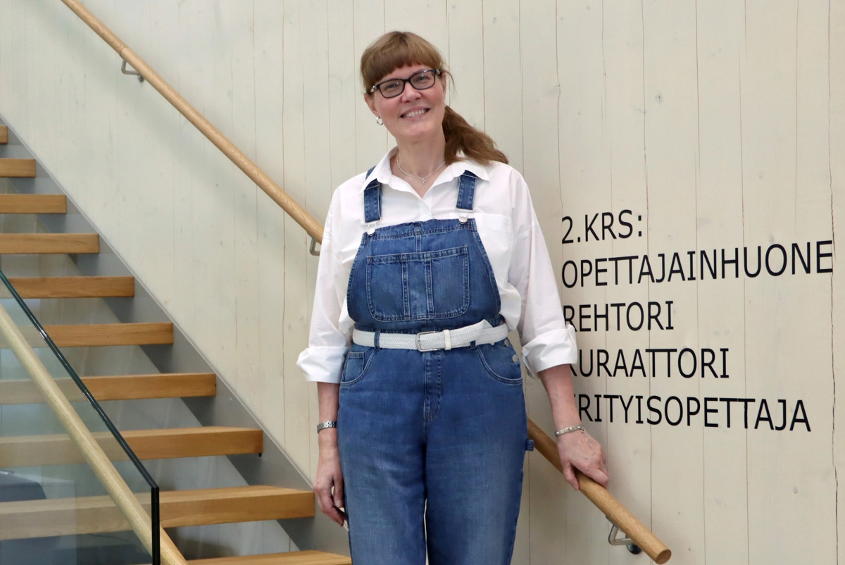 Luokanopettaja Liisa Viitasaari on opettanut alakoululaisia 38 vuotta. Lähes koko työura on vierähtänyt Kuortaneen kouluissa.