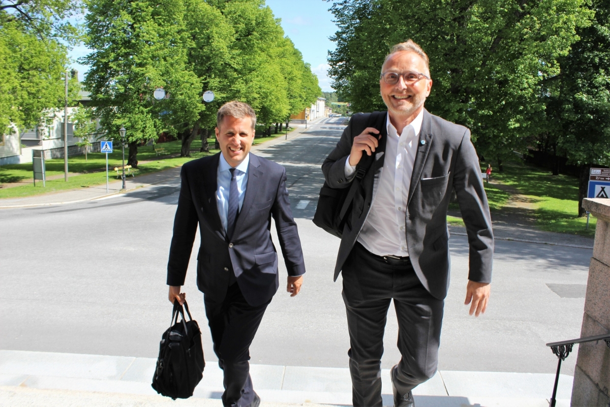 Prime Capital AG varainhoitoyrityksen infrastruktuuriosaston johtaja Mathias Bimberg ja CPC Finlandin toimitusjohtaja Erik Trast (oik.) kävivät viime kesänä Kristiinankaupungissa neuvottelemassa vetytehtaasta.