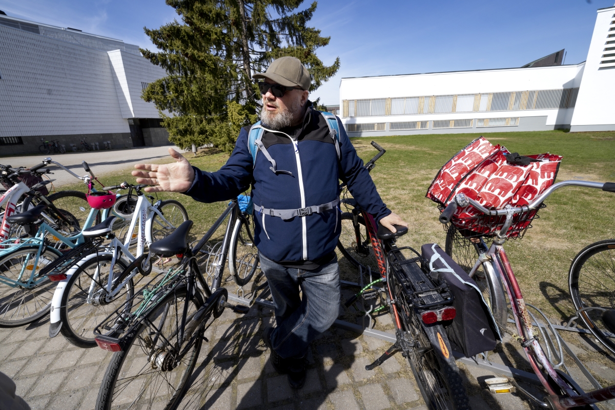 Tapio Sulkakoski ei ihmettele, jos Seinäjoella sattuu pyöräilyonnettomuuksia. 