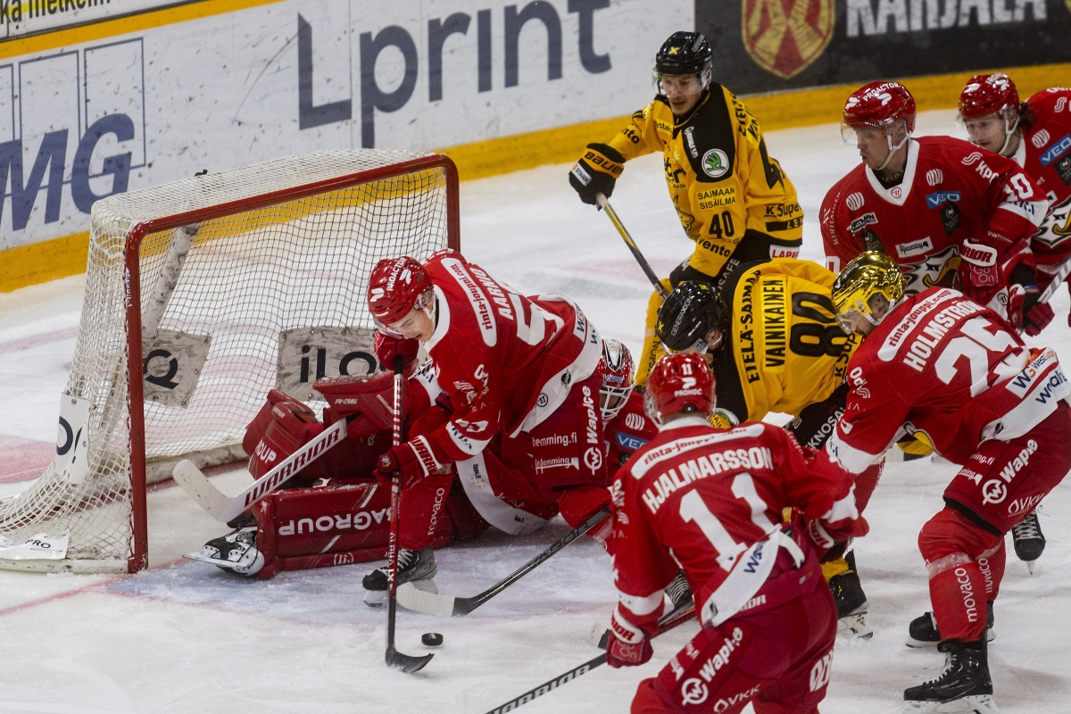 Vaasan Sport ja Lappeenrannan SaiPa päätyivät viime kaudella liigassa sijoille 14 ja 15.